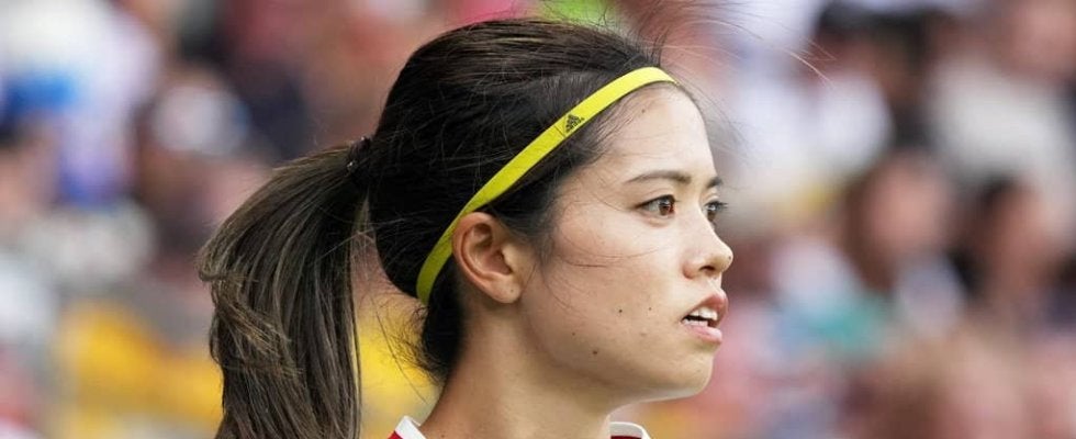 ｢唯ちゃんまじかっこいい｣なでしこ主将MF長谷川唯の“一瞬で2人置き去り”の鮮やかターンに歓声！｢このタッチはうますぎますね｣｢ベルナルドみてぇじゃん｣