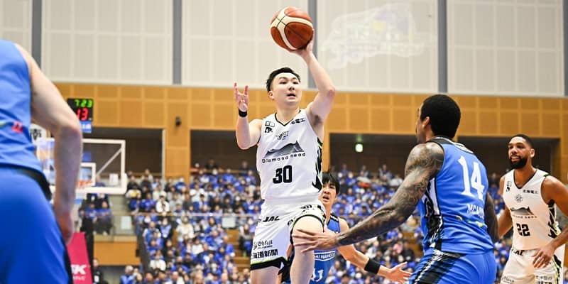 富永啓生が7本の3Pを含むキャリアハイ更新30得点…レバンガ北海道が7連勝を達成
