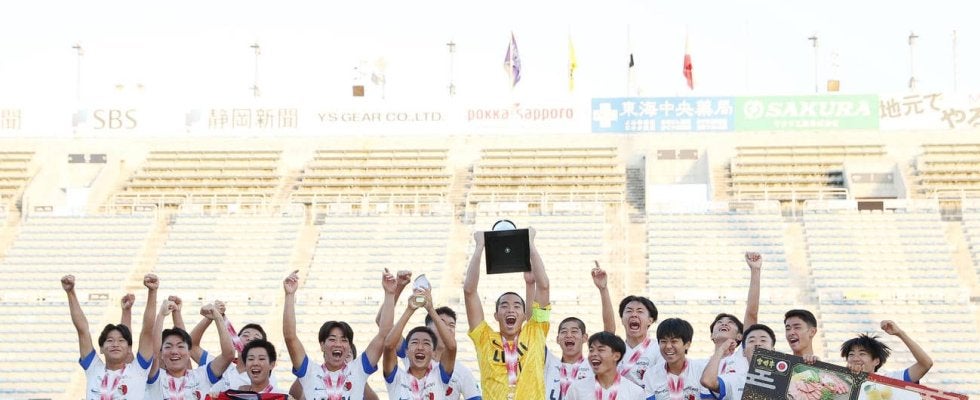 【Ｊユース杯】110分戦い、20人目突入の激闘PK戦制した鹿島が大会最多タイ４度目優勝