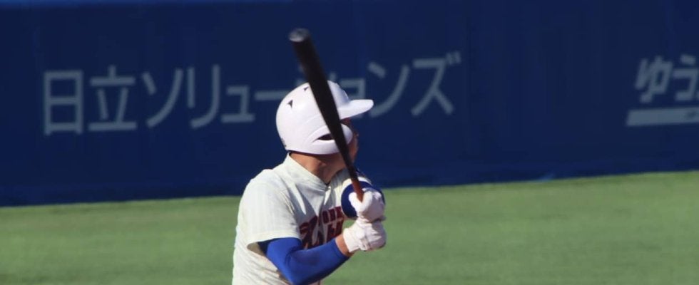 神戸国際大付の4番が衝撃のバックスクリーン弾！初の決勝進出に向けて大きな一打【明治神宮大会】