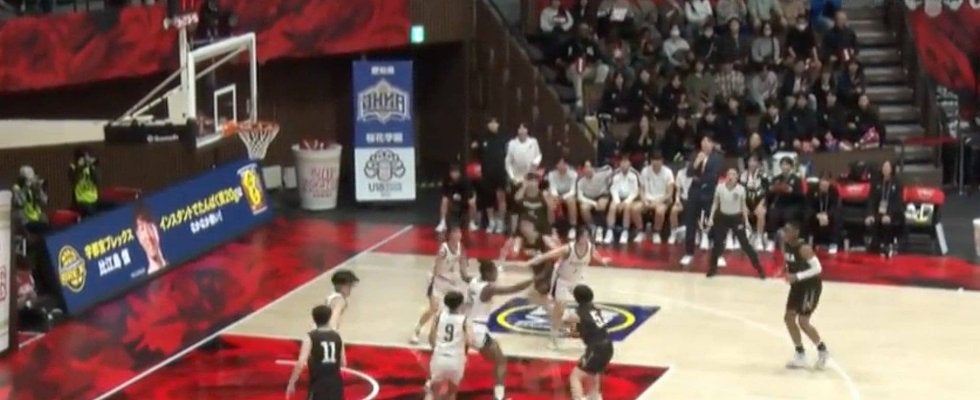 女子高校3年生PG、コートを支配する“絶品キラーパス”にアリーナ熱狂　ベンチの選手たちもお祭り騒ぎに