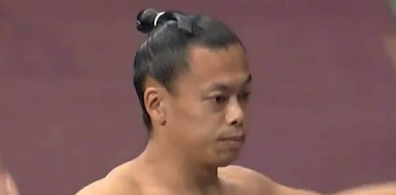 「細くて小さい」36歳の60キロ力士が15歳力士に“奇襲” 驚きの動きに館内どよめき「目の前から相手が消えた」