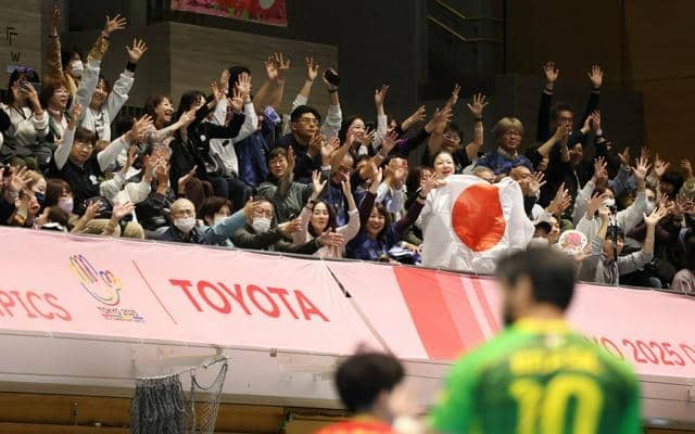 手話で国歌斉唱　音に頼らず観客応援　デフリンピック・ハンドボール