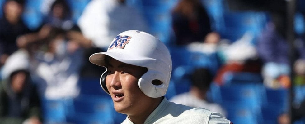 【明治神宮大会】神戸国際大付４番川中鉄平Ｖ弾「絶対負けへん」プロ注目牟礼翔の本塁打に対抗心