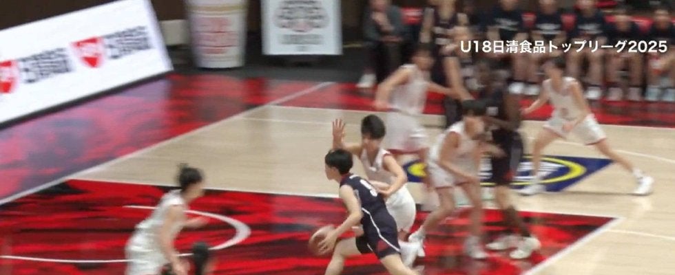 「どんな練習してるんかな」女子高校生が見せた粘りのブロックショットにバスケユーチューバーも驚愕