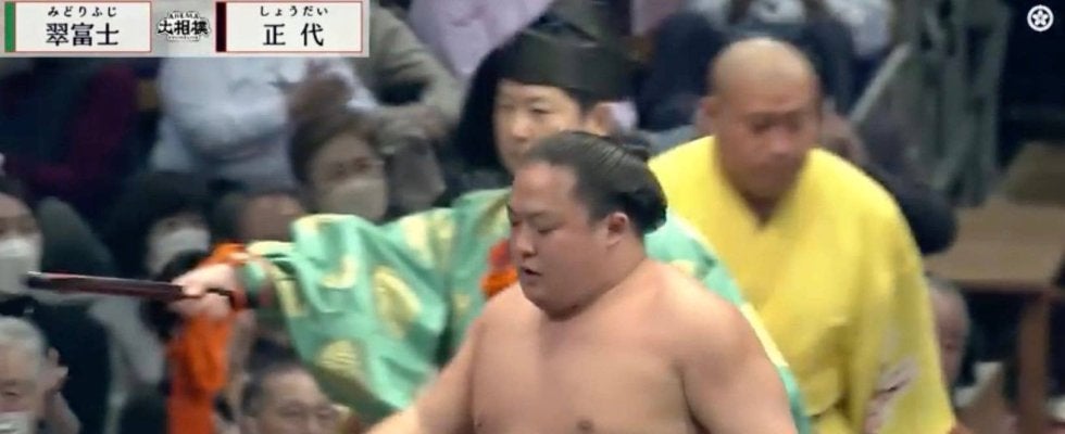 「滅多に見られない」元人気力士も驚嘆 発生確率は0.1％の“激レア”珍手が炸裂「すごすぎて震える」「初めて見た！」ファン興奮