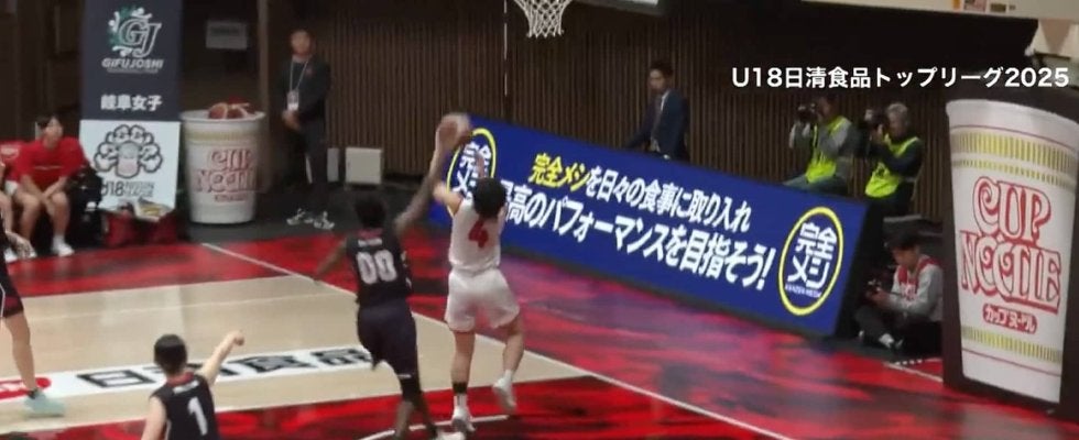 アリーナ驚愕！女子高生コンビの“美麗”連携プレーが炸裂　神パス→神レイアップに「これは美しい」ファン歓喜