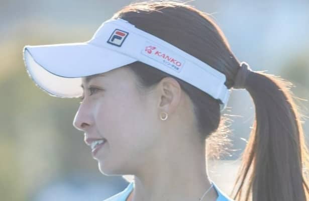 【テニス】グレーのニット姿で園田彩乃がオフ公開「自然体の表情がとてもいい」「可愛い」