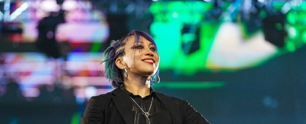 「お美しいですね」“極悪”人気日本人女子レスラー、めでたいキラキラ“蛇メイク”タイトル奪取後の顔面ペイントに反響