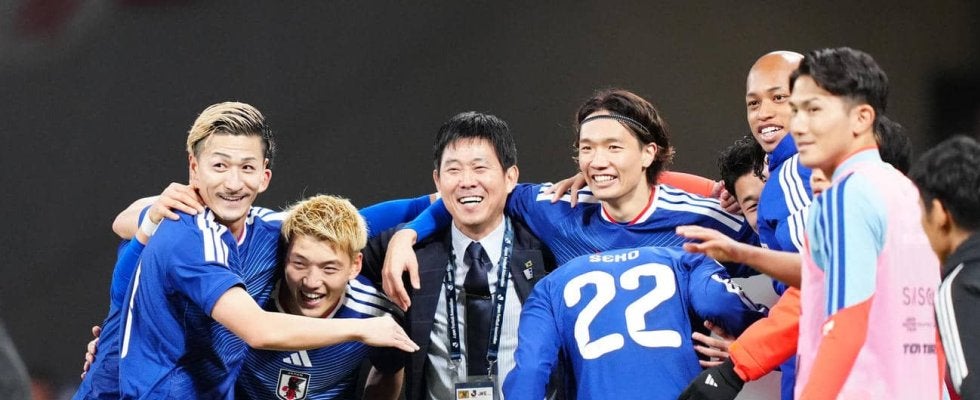 【日本代表】森保監督２点目で選手の輪に入ったのは「選手が『来い』といったので。ふふ」照れ笑い