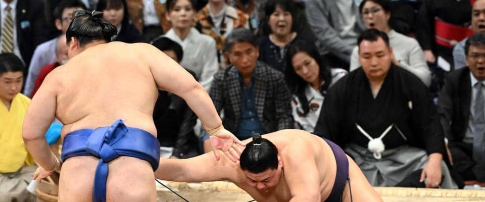 義ノ富士　ちょんまげ初金星！初対戦で大の里撃破　スピード出世の熊本出身２４歳、父の前で　懸賞３２本「感覚分からない」