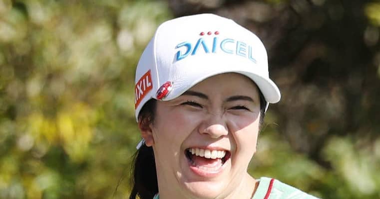 堀琴音が同学年コンビで「伊藤園コーデ」ツーショット公開「私たち気が合いますね」