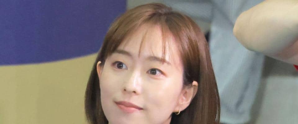 「しっとりとした大人美女に」石川佳純さん雰囲気一変の黒コーデ最新姿に反響　バレー石川祐希と対談「おふたりなんかお似合いでいい！」