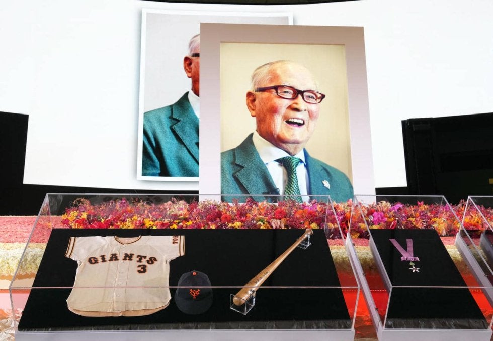 全日本写真連盟理事　後藤敬一郎　パリ赤い帽子の人形芸術写真　フォト額装8/30 全日本写真連盟理事 後藤敬一郎 パリ赤い帽子の人形芸術写真 フォト額装8/