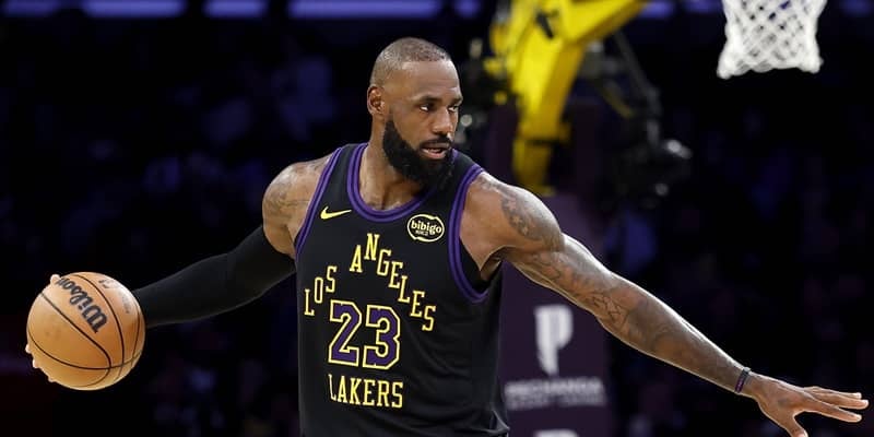 今季初戦で圧巻のダブルダブル…レブロンが通算3ポイント成功数でNBA歴代6位へ浮上