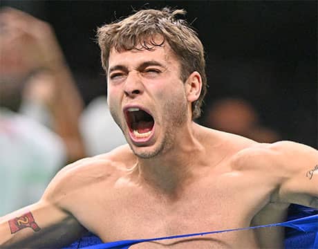 激闘制した伊 54年ぶり3連覇王手