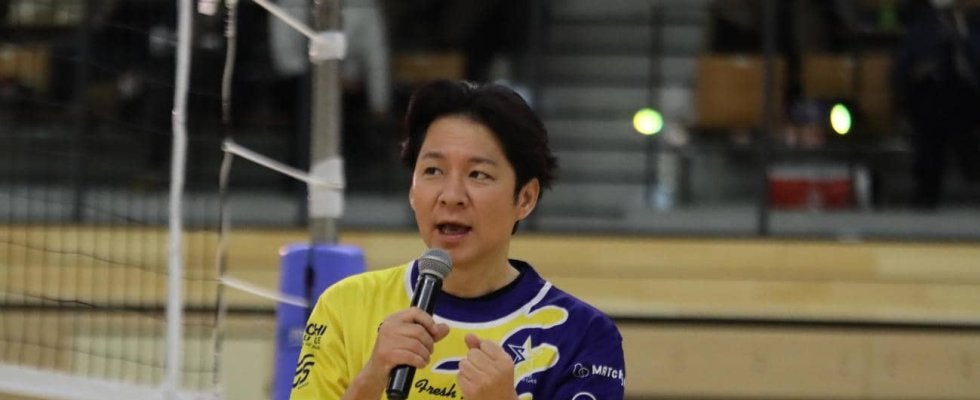 【バレー】アンジャッシュ渡部建「いい夫婦の日」に始球式「夫婦円満の秘訣は３つ…」