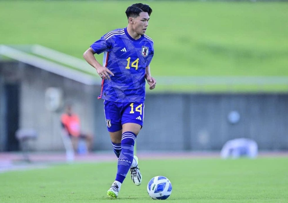 日本代表FWより輝く約40mのロング弾！｢ほんとバケモン｣20歳の日本人