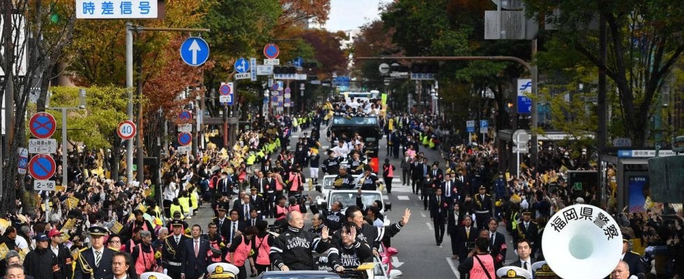 【ソフトバンク】Ｖパレードに主力選手も多数　柳田、今宮、山川、有原らに加え「お父さん犬」も