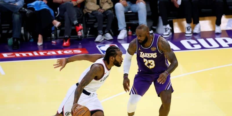 レイカーズ、NBAカップ専用コートが「競技不適合」に…マブス戦は通常仕様に変更へ