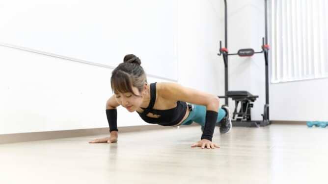 胸と腕の限界突破が目標！パンパンに仕上がる腕立て伏せ