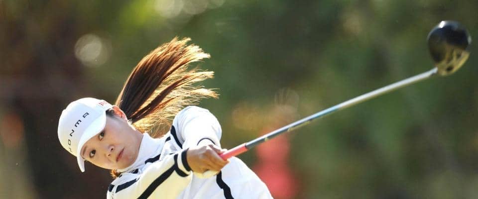 金沢志奈　８位から急浮上首位　初Ｖ＆２勝目も国内メジャーで快挙達成だ　ウエッジ復調イーグル奪取「最後まで諦めず、ですね」