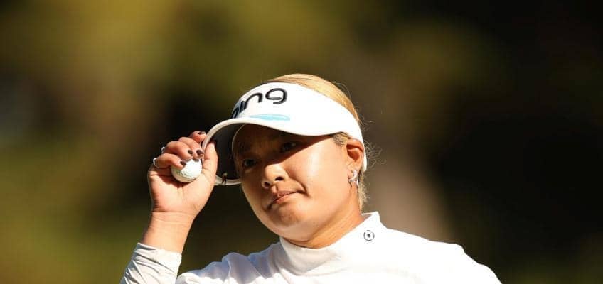 女子ゴルフ　鈴木愛が今季２勝目　岩井千怜とのプレーオフを制す