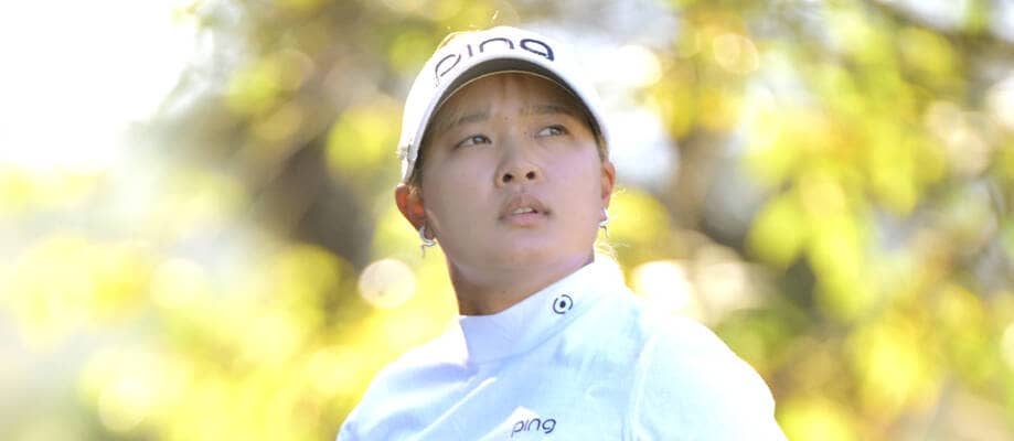 鈴木愛がツアー２２勝目！　賞金３０００万円を獲得　岩井千怜とのＰＯ制し、メジャー３勝目飾る