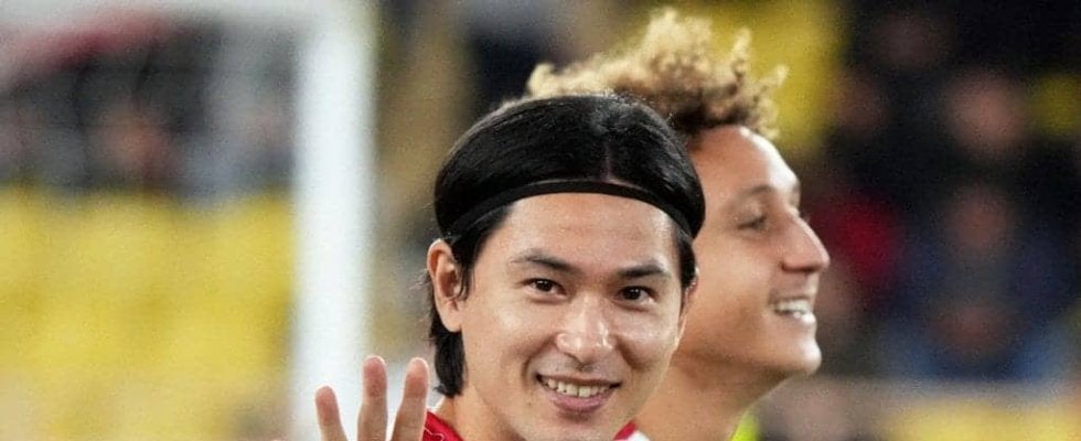 ｢日本が誇るフィニッシャー！｣モナコ南野拓実が王者PSGを沈める“ももトラ→左足ボレー”での股抜き弾が鮮やか！｢やっぱり我らがモナ王だ！｣｢パリ沈めてるのやばい｣