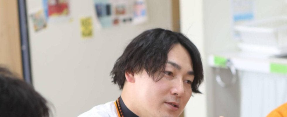 【巨人】丸佳浩「丸メシプロジェクト」支援施設訪問、丸選手活躍メーターに「もっと打たなきゃ」