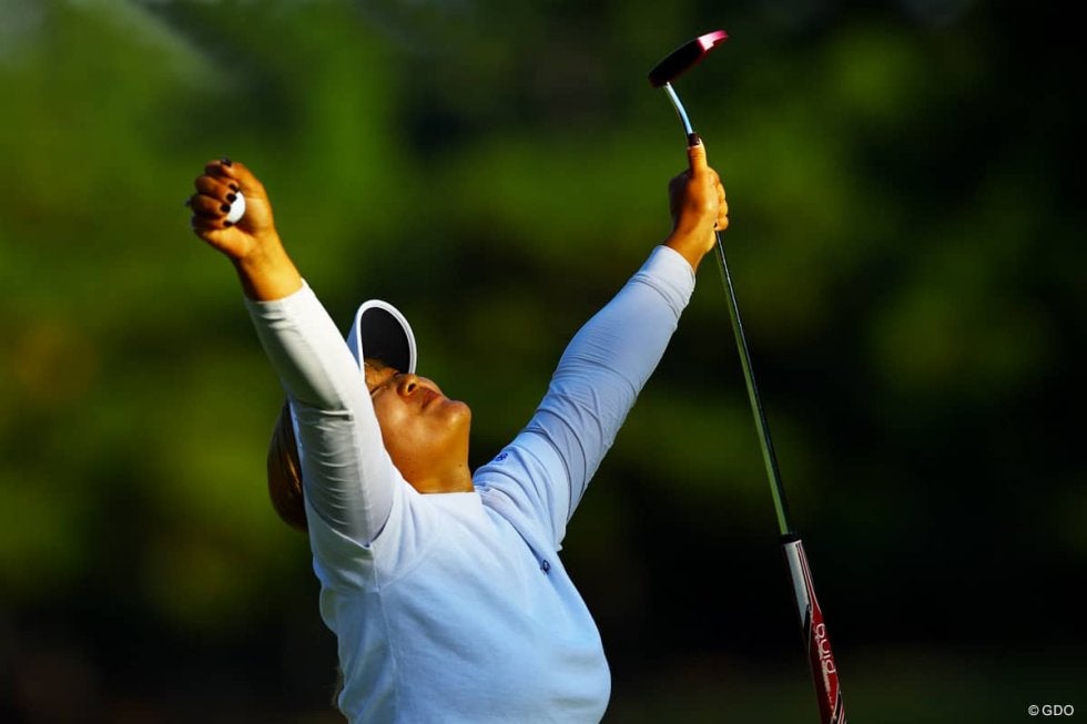 攻め”の4連続バーディと“守り”のプレーオフ 鈴木愛が見せた勝負師の