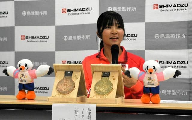 金と銅のメダルに「ほっとした」　デフリンピックテニス・菰方選手