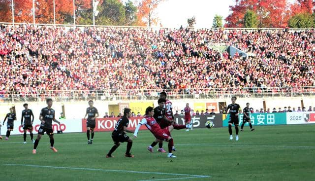 ファジ、ホーム最終戦　浦和に0-1で敗れる　GK金山8年ぶりJ1