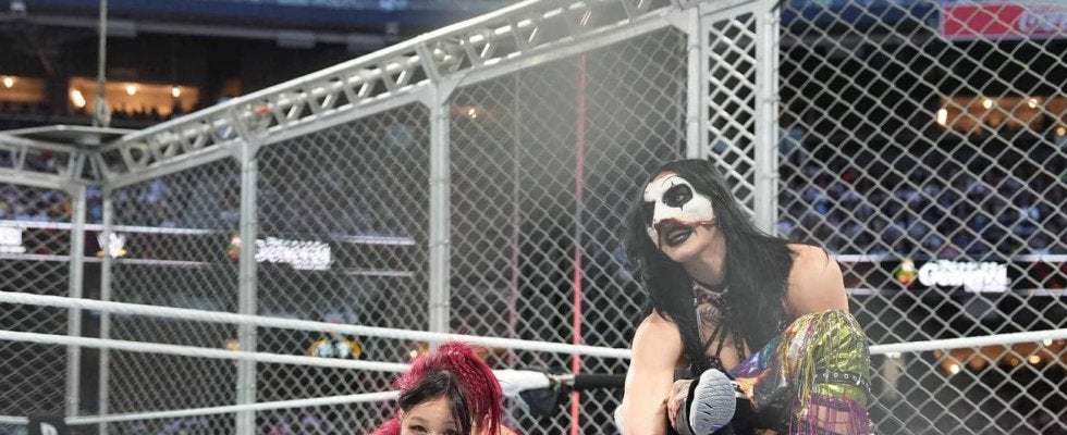 【WWE】「申し子」イヨ・スカイ７年連続ウォーゲームズで勝利　トラッシュ缶で決死ダイブ