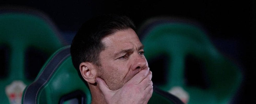 「VARで確認されなかったのは驚き」レアルのシャビ・アロンソ監督がロドリゴ転倒の判定に不満