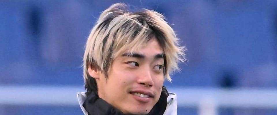 口ひげ私服姿投稿の日本代表・伊東純也に久保建英がコメント　橋岡大樹も加わって盛り上がる　「髭あり純也くんもカッコよ」の声も