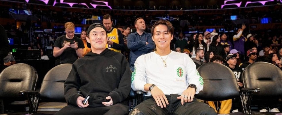 山本由伸、NBAレイカーズの試合をコートサイドで観戦　地元ロサンゼルスのファンから大歓声