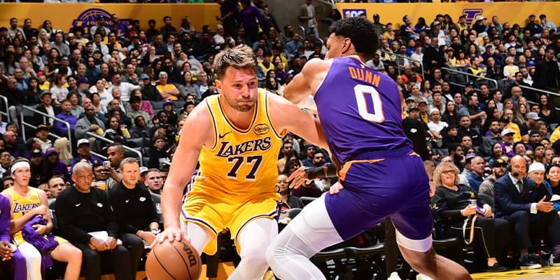 レイカーズがサンズに完敗、連勝「7」でストップ…FG試投1本の八村塁は無得点