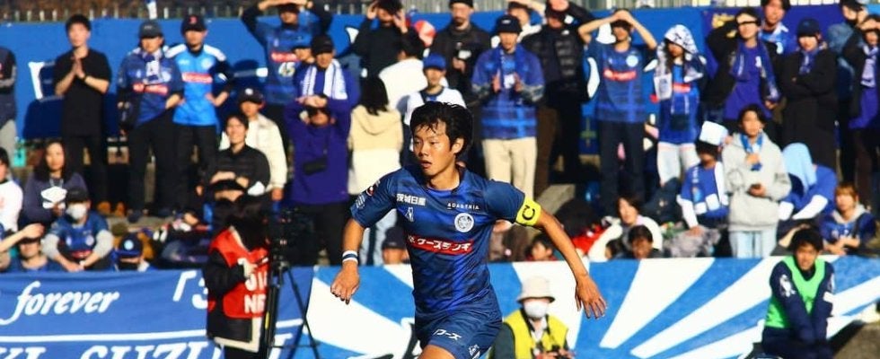 26年間の｢J2の番人｣を卒業！水戸ホーリーホック優勝の立役者を直撃(2)父母との映像も話題！キャプテン大崎航詩が語る涙の理由とJ1で｢対戦が楽しみ｣なチーム