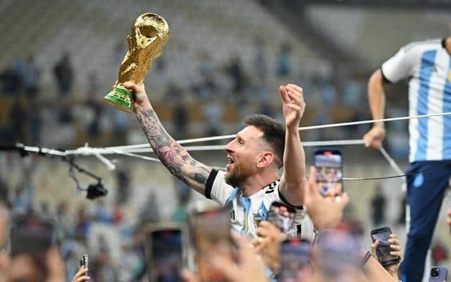 サッカーＷ杯放映権、電通が取得　「幅広い視聴者が応援できる」