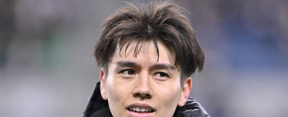 ｢カッコえええええええ｣リーズ田中碧が世界王者相手に強烈ゴラッソ弾でプレミア初ゴール！｢ゴールパフォーマンスまで完璧｣膝スラ＆ワオンガムポーズも堂々披露！