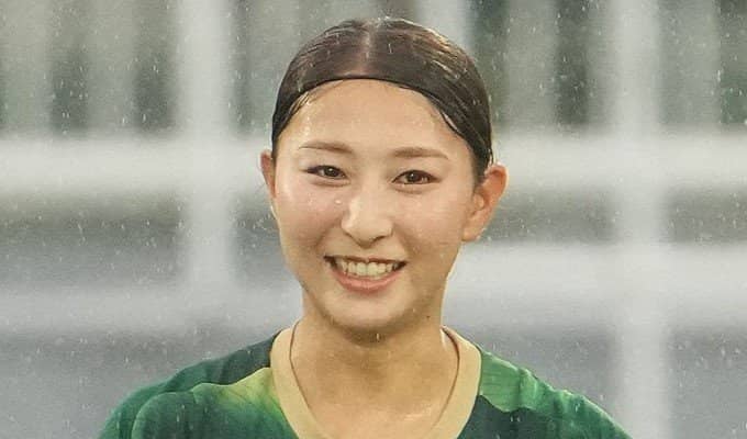 ｢美人すぎるて｣なでしこMF塩越柚歩、ミャンマー遠征オフショに横浜の夜景輝く“彼氏目線ショット”も公開