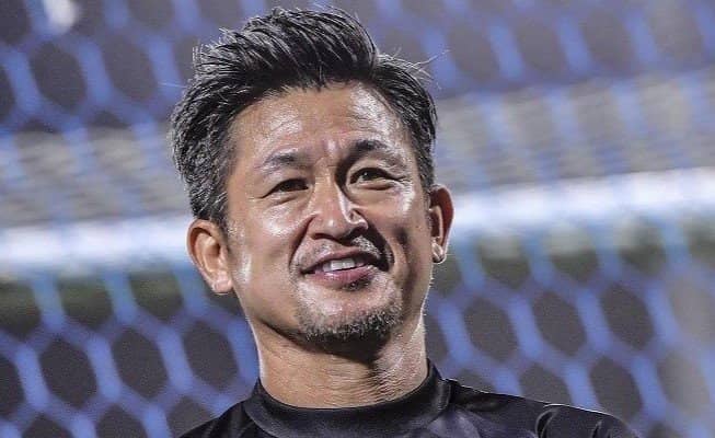 ｢ゴージャスなお母さんにそっくり｣キングカズ次男が公開した“ラブタイム”ファミリー集合ショットに｢映画のワンシーンみたい｣