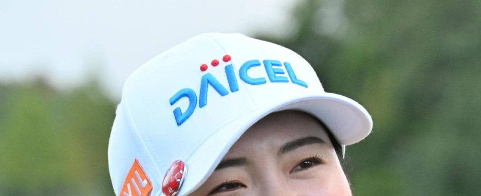 女子ゴルフ堀琴音が豪華男女プロの集合写真を公開「私が１番年下」