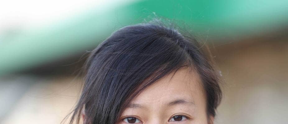 倍以上年齢が離れた記者の肩を“ちょんちょん”　兵庫一の愛され女性騎手・塩津璃菜騎手がＪＲＡデビュー