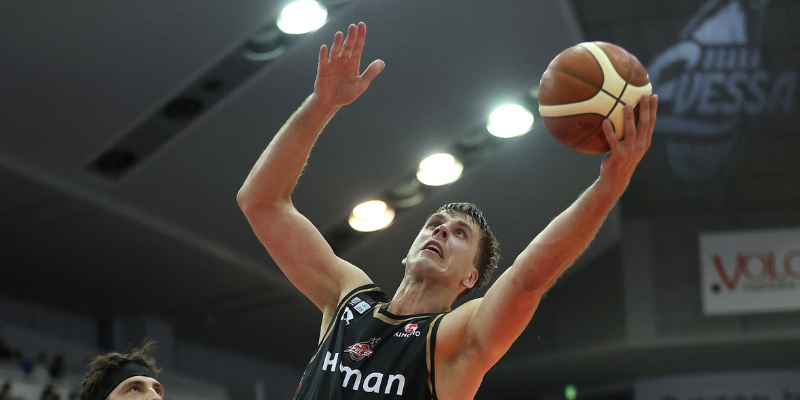 大阪がヴォーディミル・ゲルンをILから抹消…今季11.4得点のビッグマンは1カ月で復帰