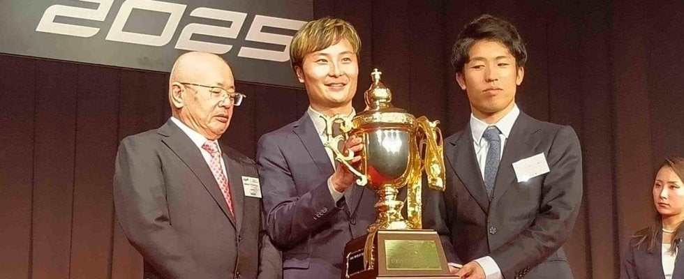 【スーパーGT】初のV3の坪井翔「歴史に名を刻めた。４連覇へ向けて頑張ります」年間表彰式　