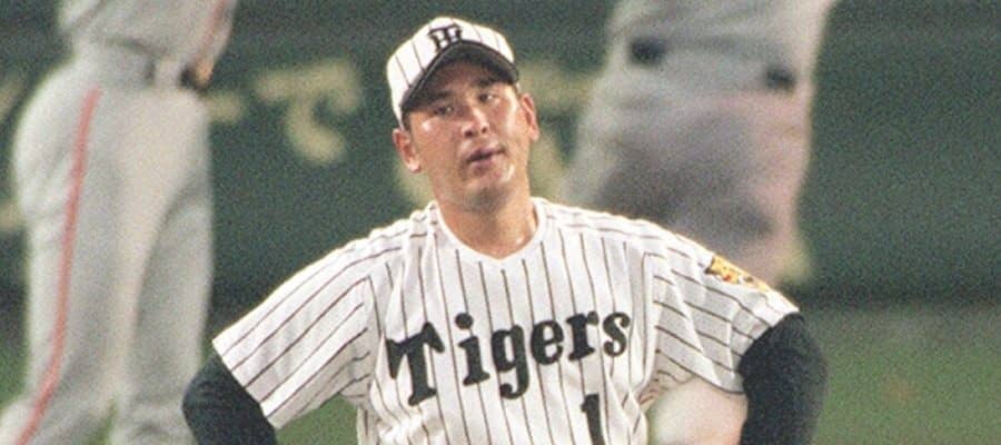 投げた携帯が中谷の目に「あっ…」　“首踏み事件”で悪役に…今語る懺悔と真相