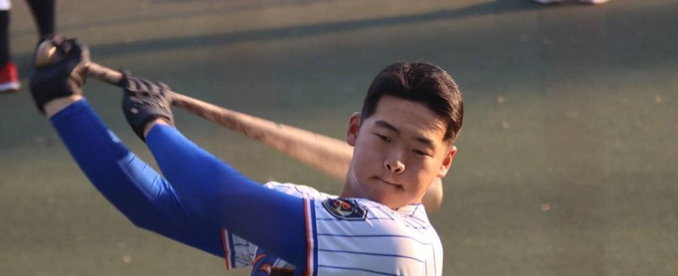 無名の大学生スラッガーがバックスクリーンへ衝撃弾！高校時代は広島ドラ1から2本塁打【大学日本代表候補強化合宿】