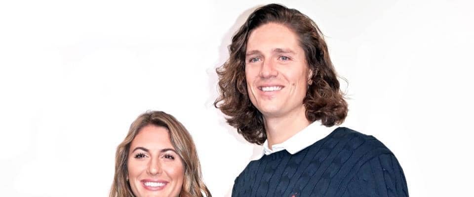 ドジャース美男美女カップルに「完璧！」「美しい！！！♥」　グラスノー夫妻が結婚式で熱いキス　奥さま会メンバーら祝福